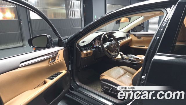 Lexus ES 2016 — photo 10