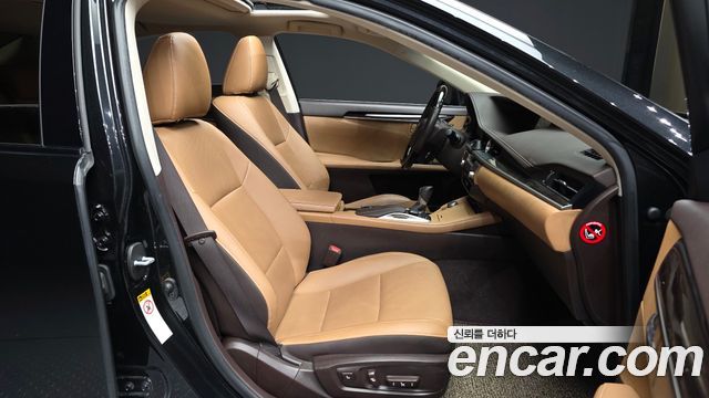 Lexus ES 2016 — photo 11
