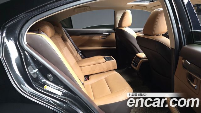 Lexus ES 2016 — photo 12