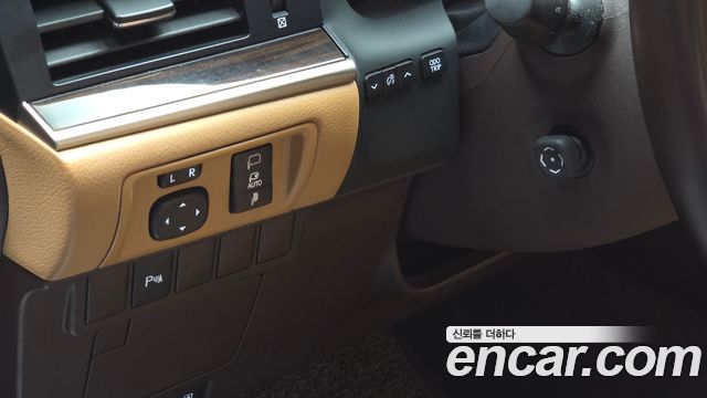 Lexus ES 2016 — photo 17