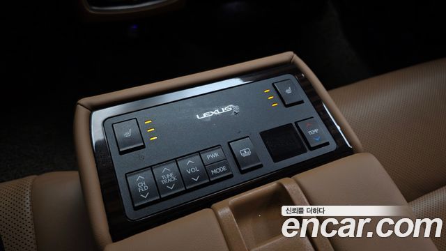 Lexus ES 2016 — photo 18
