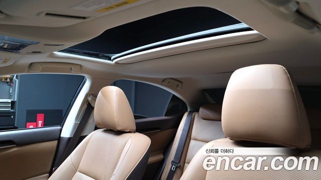 Lexus ES 2016 — photo 19