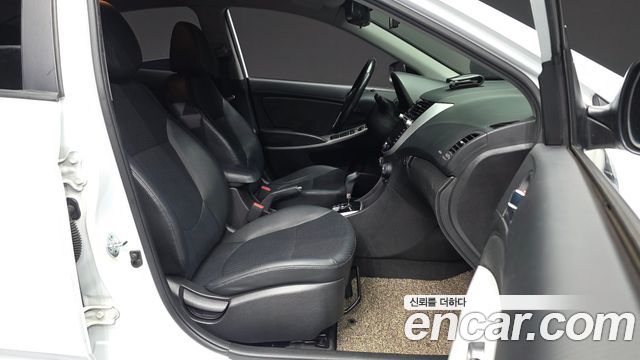 Hyundai Accent 2014 — photo 17