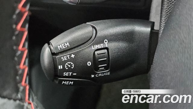 Peugeot 308 2018 — photo 23
