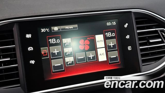 Peugeot 308 2018 — photo 24