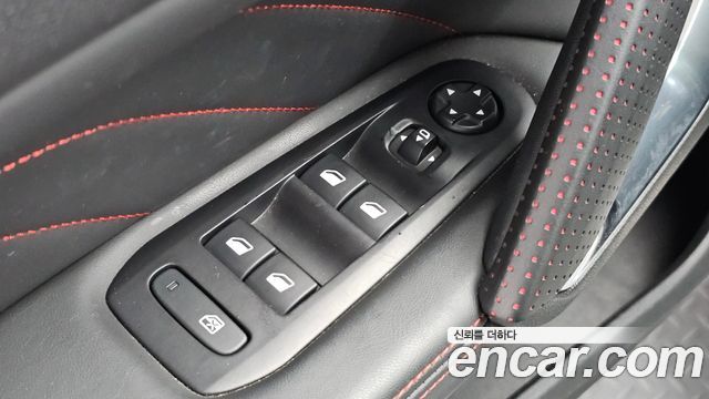 Peugeot 308 2018 — photo 25