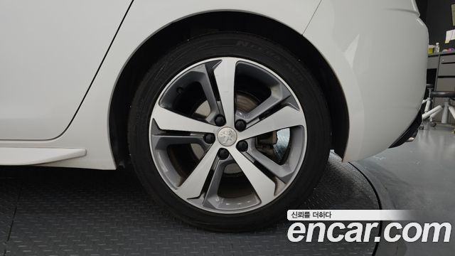 Peugeot 308 2018 — photo 7