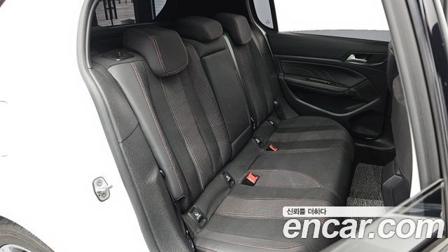 Peugeot 308 2018 — photo 16