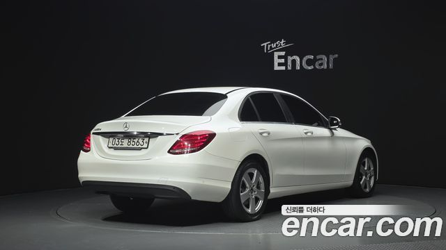 Mercedes-Benz C-Class 2018 — photo 2