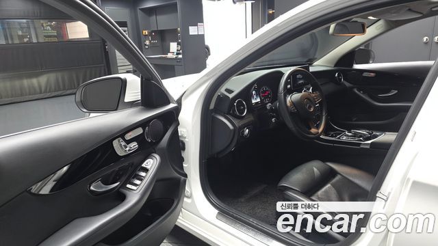 Mercedes-Benz C-Class 2018 — photo 10