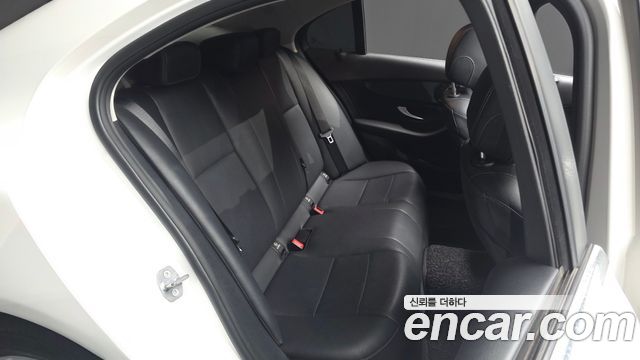 Mercedes-Benz C-Class 2018 — photo 12