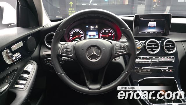 Mercedes-Benz C-Class 2018 — photo 13