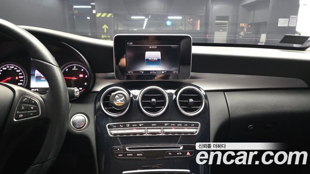 Mercedes-Benz C-Class 2018 — photo 14