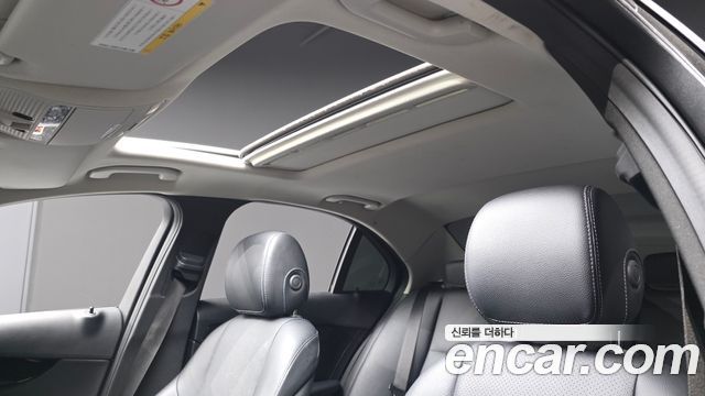 Mercedes-Benz C-Class 2018 — photo 16