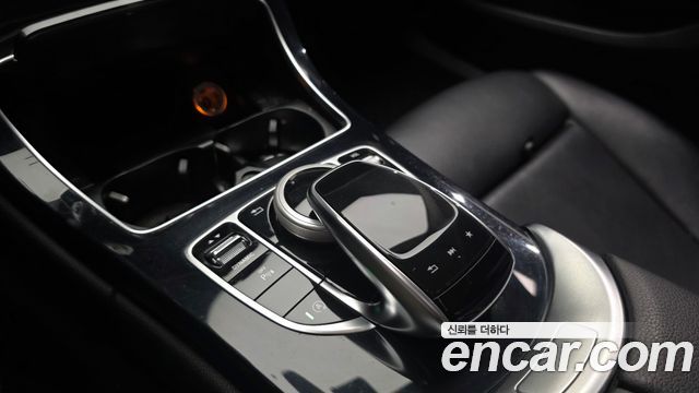 Mercedes-Benz C-Class 2018 — photo 17