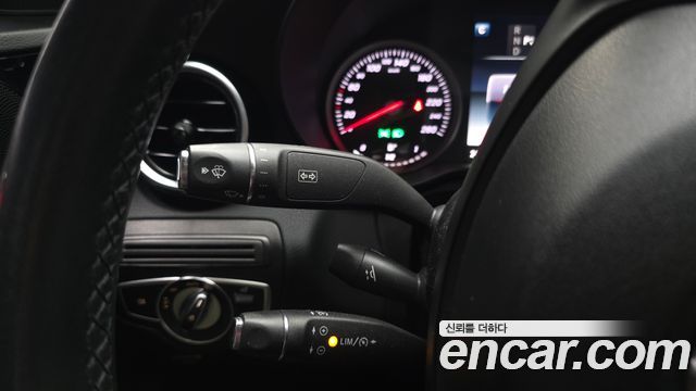 Mercedes-Benz C-Class 2018 — photo 18