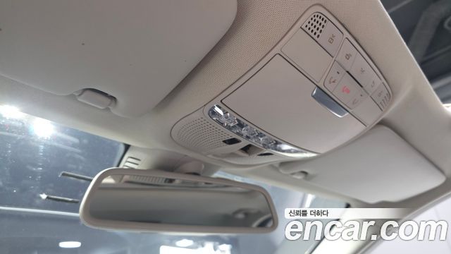 Mercedes-Benz C-Class 2018 — photo 19