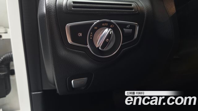 Mercedes-Benz C-Class 2018 — photo 20