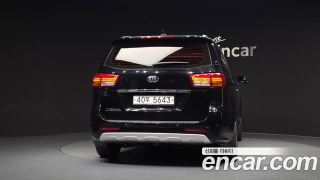 Kia Canival 2016 — photo 4