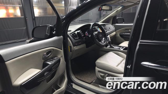 Kia Canival 2016 — photo 10