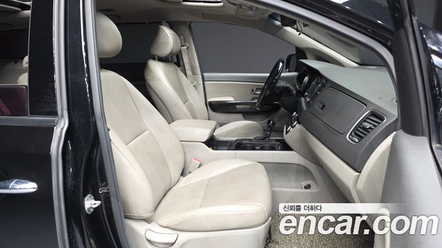 Kia Canival 2016 — photo 11