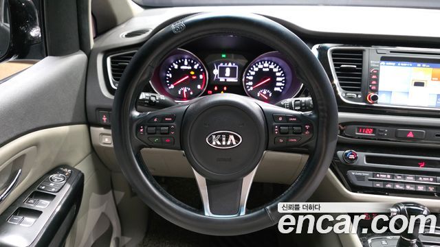 Kia Canival 2016 — photo 13