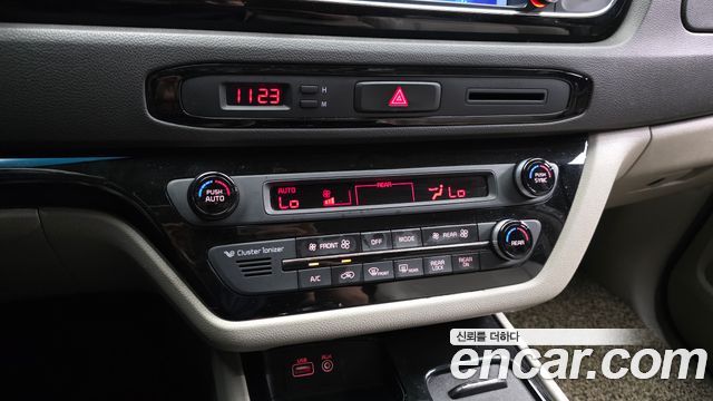 Kia Canival 2016 — photo 16