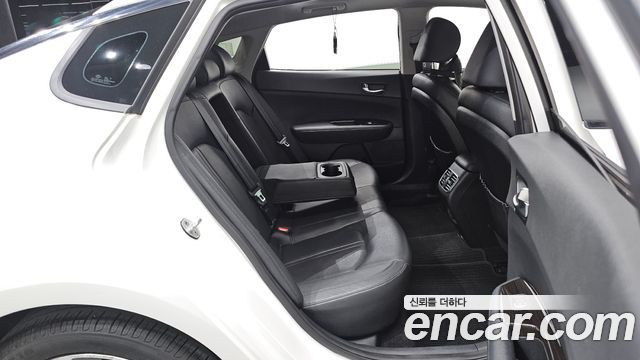 Kia K5 2016 — photo 17