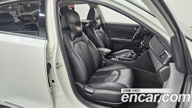 Kia K5 2016 — photo 16