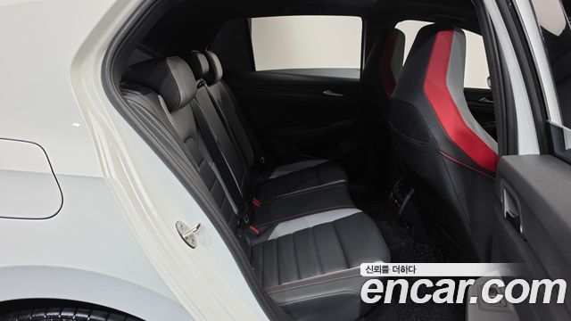 Volkswagen Golf 2024 — photo 17