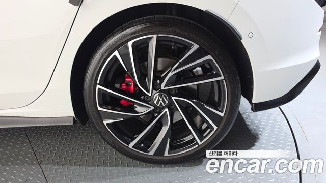 Volkswagen Golf 2024 — photo 7