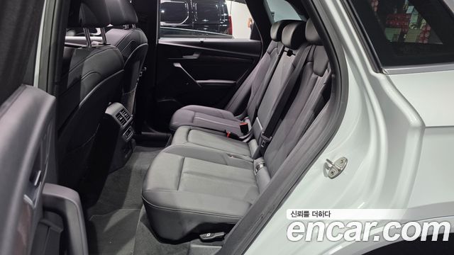 Audi Q5 2023 — photo 17