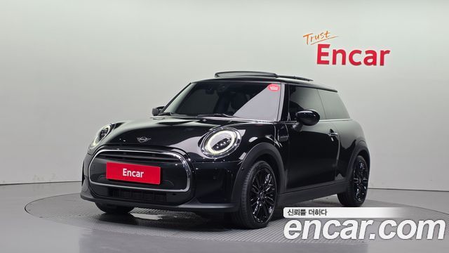 Mini Cooper 2024 — photo 1