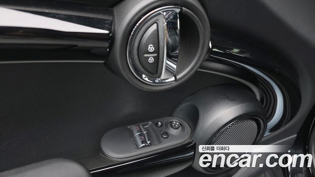 Mini Cooper 2024 — photo 17