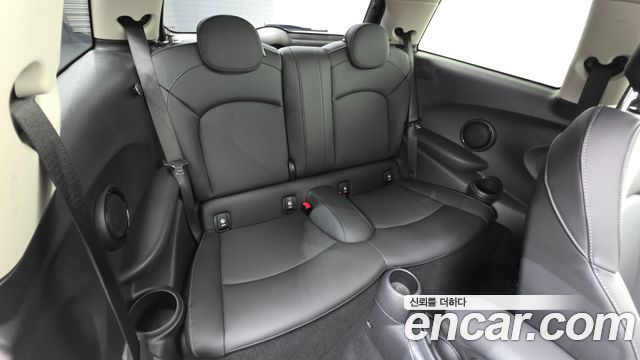 Mini Cooper 2024 — photo 24