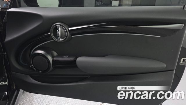 Mini Cooper 2024 — photo 15