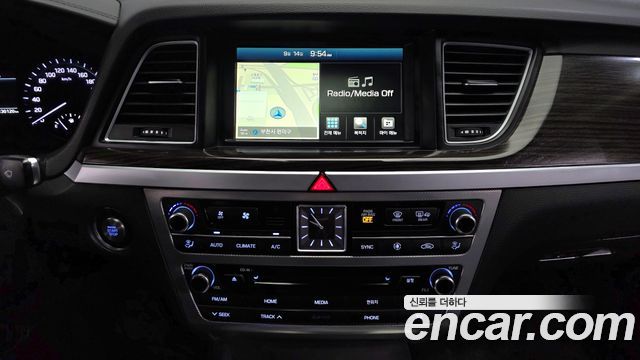 Genesis G80 2018 — photo 21