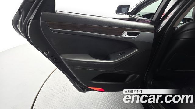 Genesis G80 2018 — photo 15