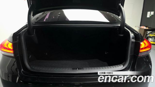 Genesis G80 2018 — photo 27