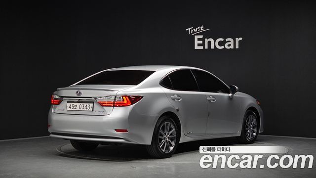 Lexus ES 2016 — photo 2