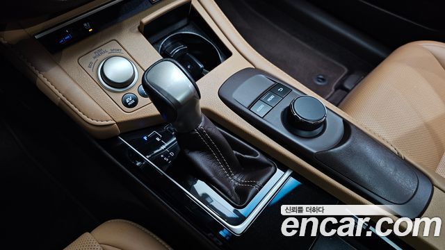 Lexus ES 2016 — photo 9