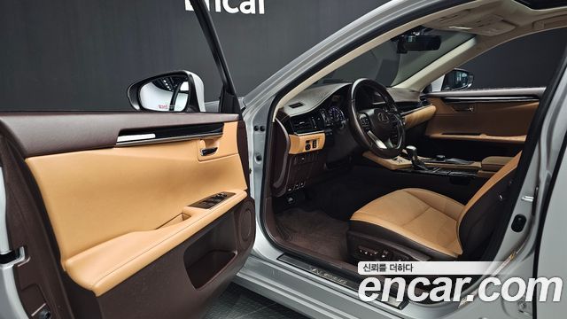 Lexus ES 2016 — photo 10