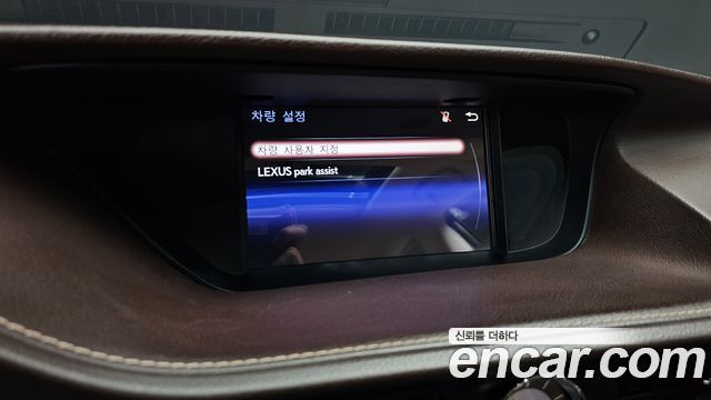 Lexus ES 2016 — photo 16