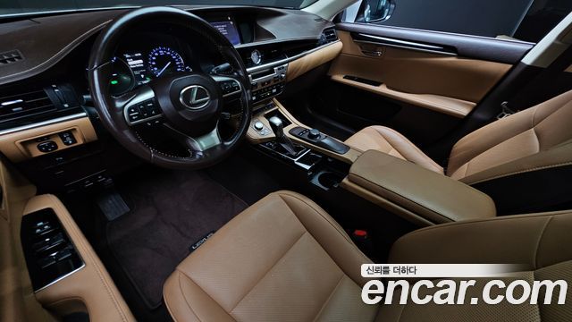 Lexus ES 2016 — photo 18