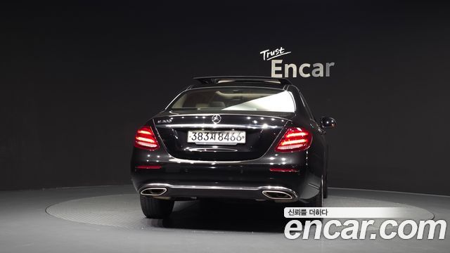 Mercedes-Benz E-Class 2017 — photo 4