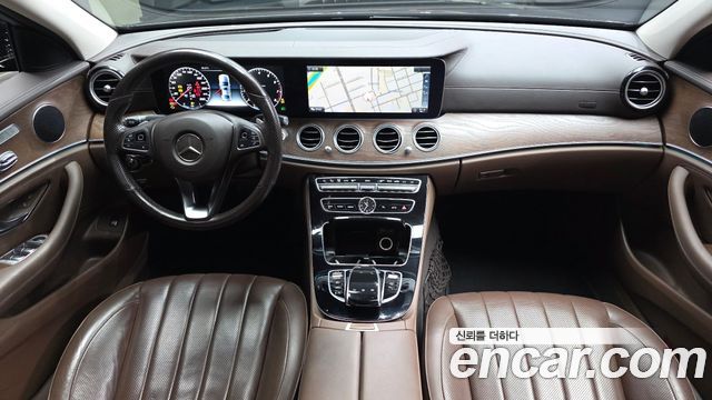 Mercedes-Benz E-Class 2017 — photo 7