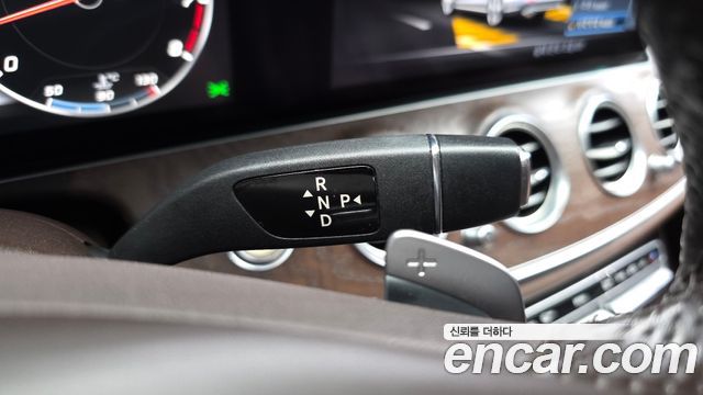 Mercedes-Benz E-Class 2017 — photo 9