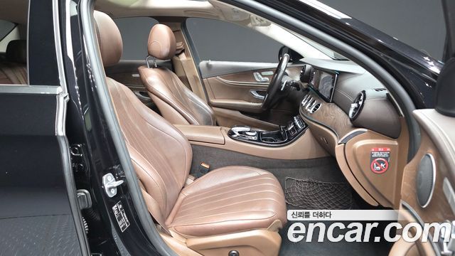 Mercedes-Benz E-Class 2017 — photo 11