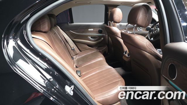 Mercedes-Benz E-Class 2017 — photo 12