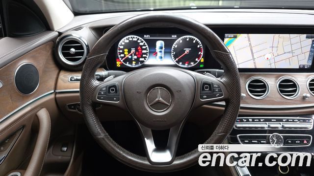 Mercedes-Benz E-Class 2017 — photo 13